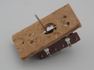 Moteur d'aiguillage sous rails avec débattement 5 mm