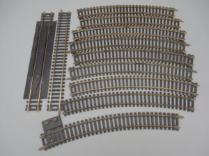 9 rails courbes laiton, 1 rail droit, 1 auto enrailleur - Atlas