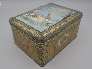 Boîte métal motif faons en hiver