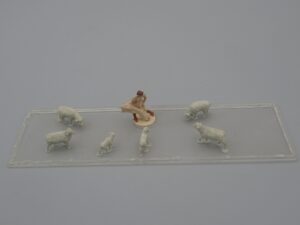 Bergère nourrissant ses moutons - Echelle H0