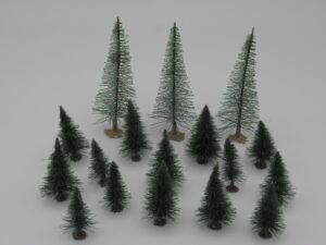 17 sapins coniques sur pied 5 à 11 cm