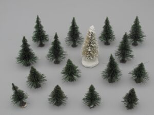 16 sapins coniques sur pied 3 à 5 cm