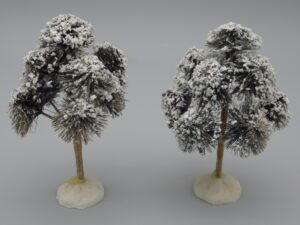 2 pins enneigés hauteur 11 cm