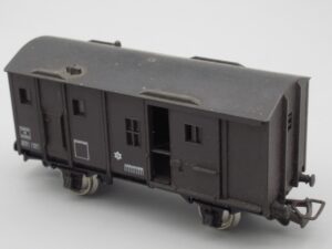 Wagon fourgon avec éclairage des feux SNCF M 921852 - Jouef