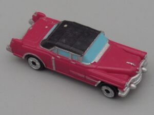 Voiture rose vitres bleu