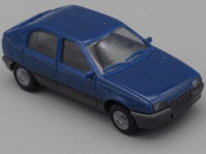 Voiture Opel Kadett bleu - Herpa