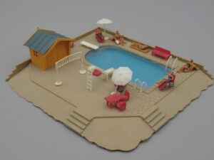 Piscine avec cabanon et personnages - Jouef 1991