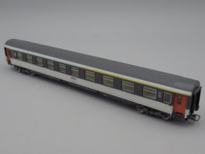 Wagon Voiture corail mixte 51 87 30-70 010-2 SNCF - Jouef 5362
