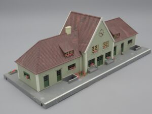 Gare de Maintenon façade verte - Jouef 2704