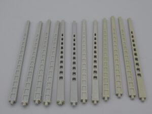 12 poteaux béton pour lignes électriques - Echelle H0