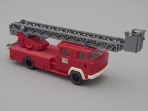 Camion pompier grand échelle à nacelle - Wiking