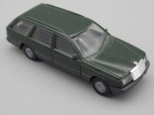 Voiture Mercedes 300 TE verte - Herpa