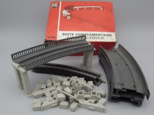 Passage supérieur courbe 6 éléments avec rails - Jouef 674