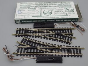 Etui 2 rails aiguillages élec. droite R385 mailchort. Jouef 4184