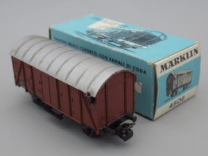 Wagon couvert avec feux fin de convoi - 3 rails - Märklin 4506