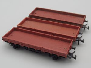 3 wagons plats marron - HOrnby acH0