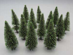 13 sapins coniques avec pied 9.5 à 11 cm