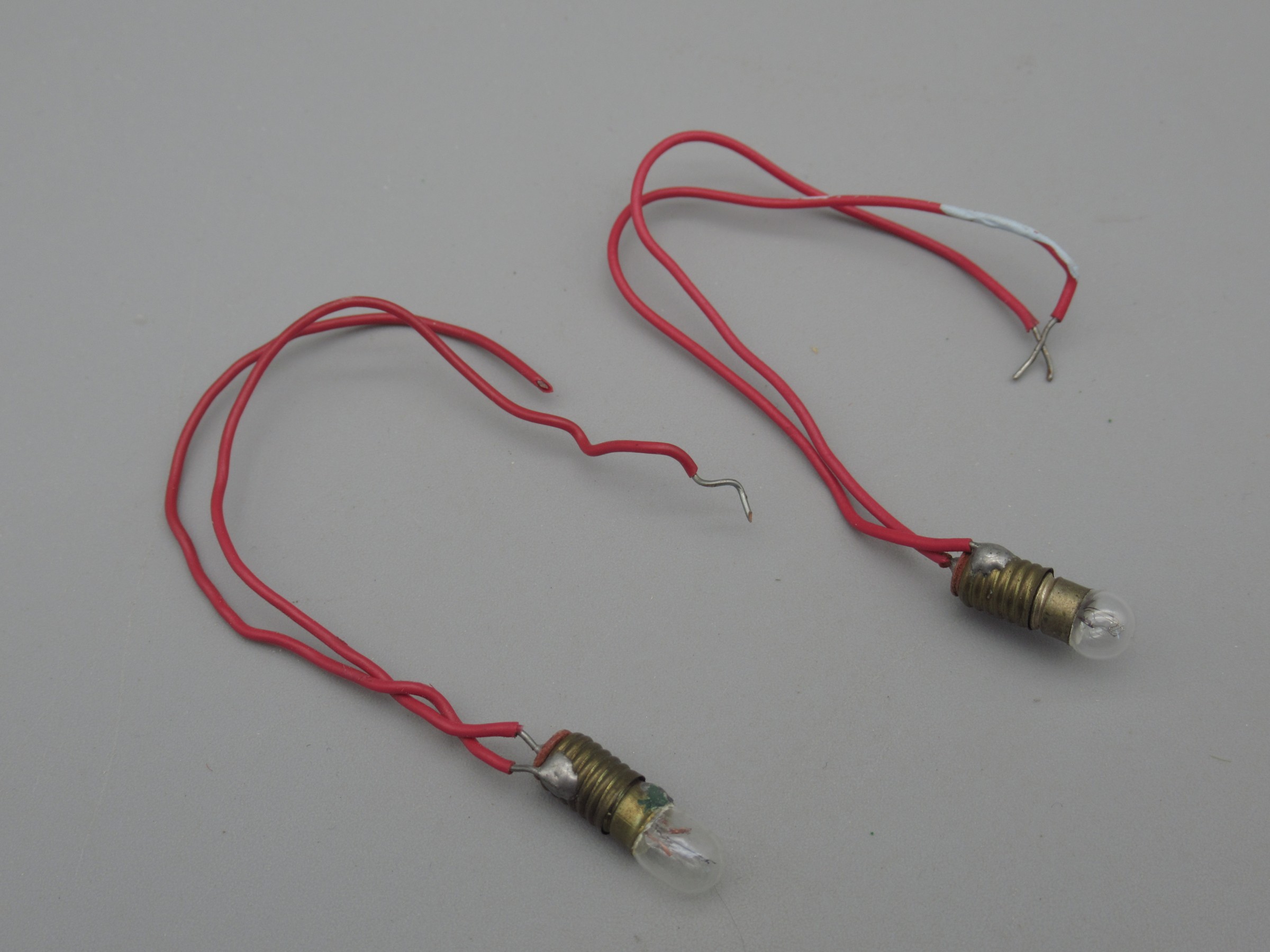 2 lampes douilles ampoule E5 pour trains ou décor - Jouef 955