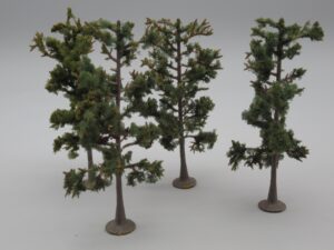 4 arbres sur pied 10 cm