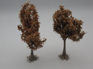 2 arbres avec pied 11 cm marron