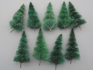 9 sapins coniques sans pied 8.5 à 9 cm
