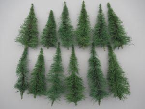 12 sapins coniques sans pied 13 à 15.5 cm