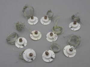 9 lampes douilles E5 sur socle rond blanc avec ampoule