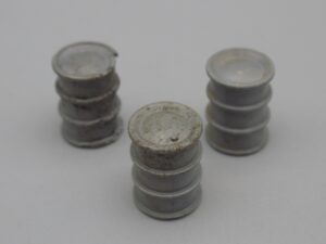 3 grands tonneaux gris - Echelle O 1:43 ou échelle 0 1:87
