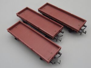 3 wagons plats marron à mâchoires - HOrnby acH0