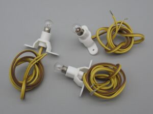 3 douilles ampoule E5 sur socle 2 pieds blanc et fils souples