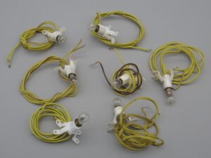 7 douilles ampoule E5 sur socle 4 pieds blanc et fils souples