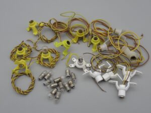 14 lampes douilles E5 et 15 socles