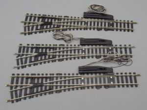 3 rails aiguillages élec. gauche 24.7 cm mailchort - Jouef 4187
