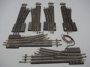 Système 3 rails - 6 aiguillages manuels et électriques - P.M.P.