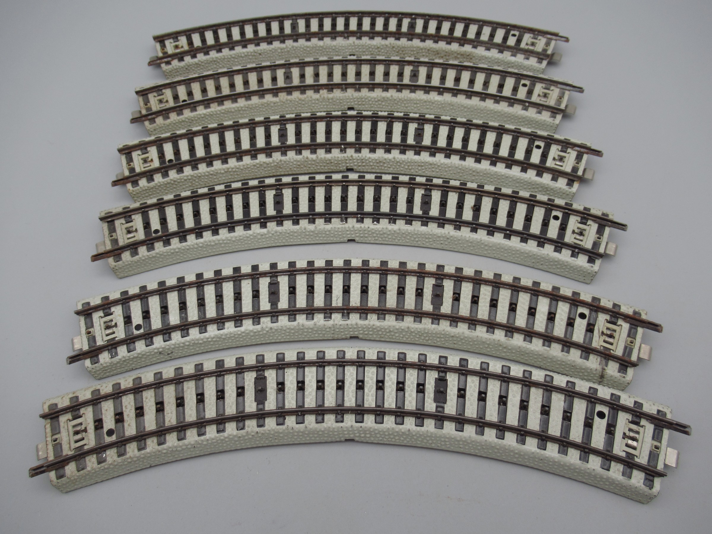 Système 3 rails Voie M, 6 rails courbes R=280 45° - Märklin 5089