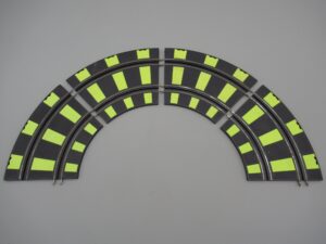 4 pisted courbed 45° bandes jaunes pour circuit routier Artin