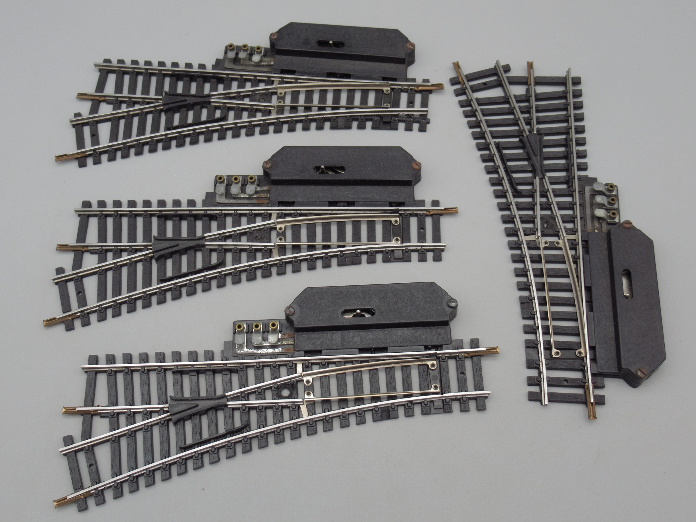4 rails aiguillages à gauche électrique - Lima 3051