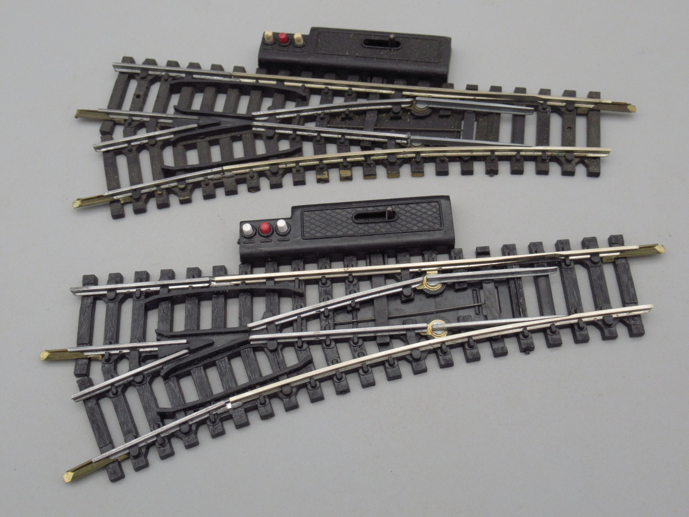 2 rails aiguillages élec. gauche 2 coup. R=385 mailchort - Jouef