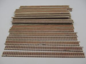 28 rails droits N 222 avec ballast. Mailchort - Fleischmann 9100