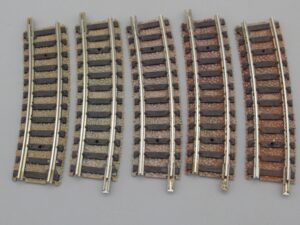 5 rails courbes N R225.6 ballastés. Mailchort - Fleischmann 9127