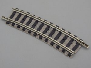 Rail courbe N R225.6 ballasté. Mailchort - Fleischmann 9127