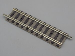 Rail droit N 57.5 mm avec ballast - Mailchort - Fleischmann 9102