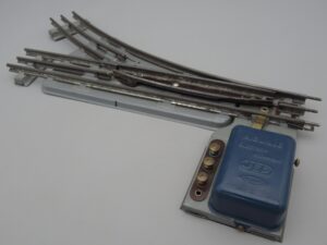 Système 3 rails - Aiguillage droite 33.7cm R=580 36° élec. JEP