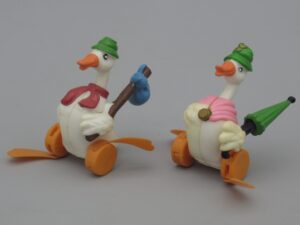 Oies avec parapluie et baluchon - Kinder K01-48 K01-50