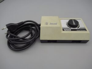 Alimentation 220v - 0-12v - Modèle 1200 Jouef 9160