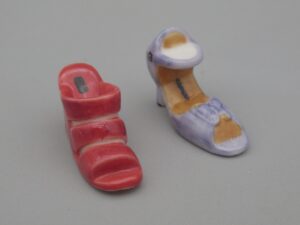2 fèves chaussures à talon