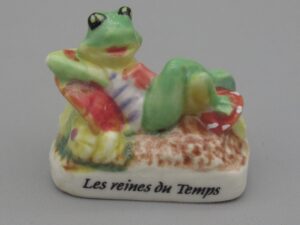 Fève grenouille de la série Les Reines du Temps