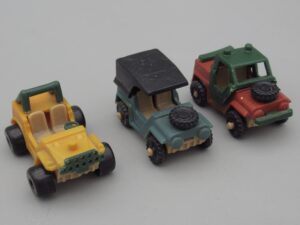 3 voitures Jeep type Kinder