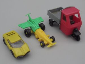 3 véhicules type Kinder