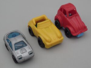 3 véhicules fantaisies type Kinder